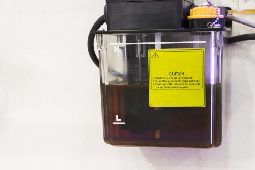 The lubrication oil storage tank for CNC machine maintenance