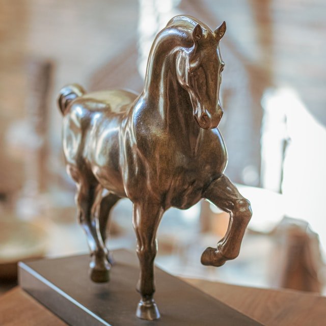 cast bronze horse sculpture