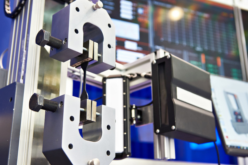 Electromechanical machine for testing metal for tensile