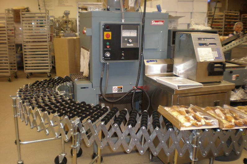 Bakery pastry packaging line